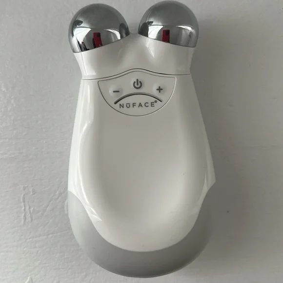 *Excellent Condition* Barely Used, NuFace Trinity with Charging Base - Picture 4 of 7